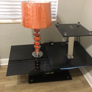 Mesa de sala y lámpara